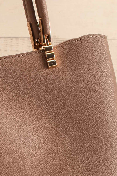Tress Taupe Faux-Leather Crossbody Handbag | La petite garçonne front close-up