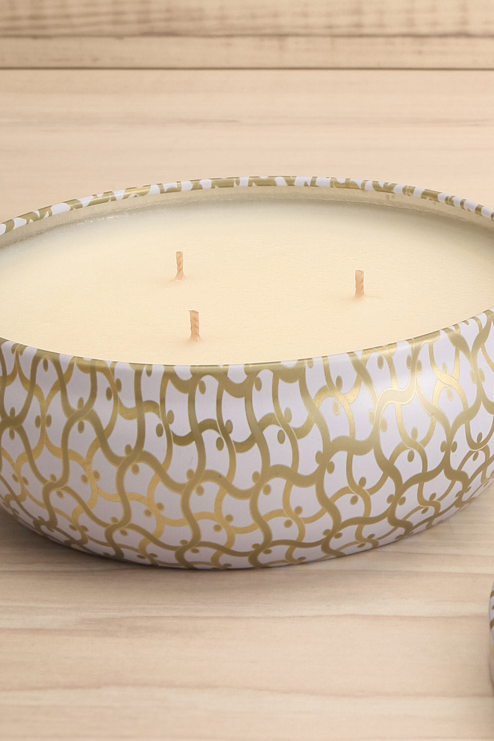 Eucalyptus & White Sage Tin Bowl Candle | Maison garçonne open close-up