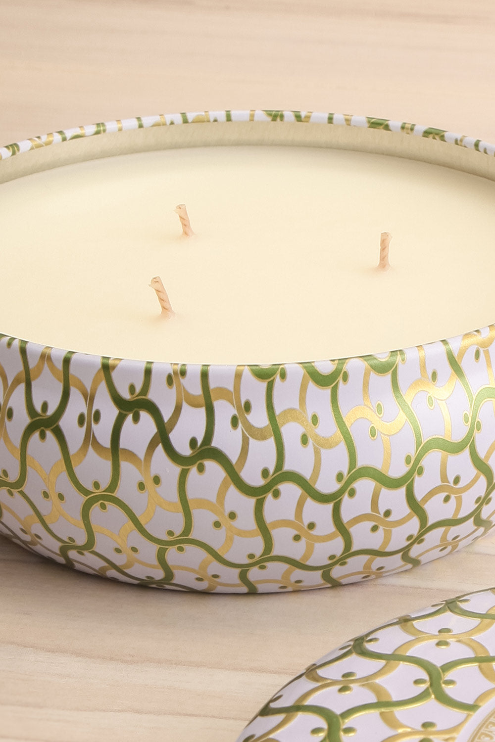 Tin Bowl Candle Morrocan Mint by Voluspa | La petite garçonne open close-up