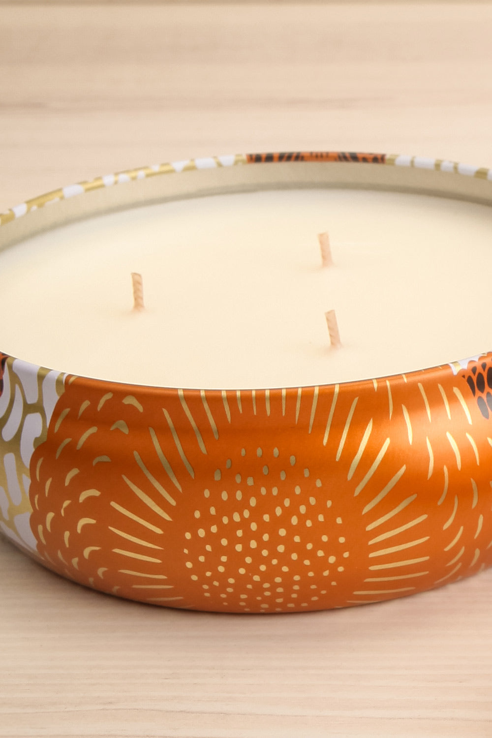 Tin Bowl Candle Spiced Pumpkin Latte | Voluspa | La petite garçonne open close-up