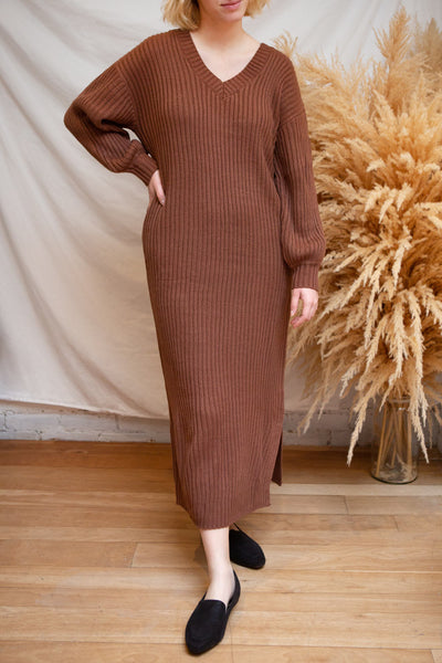 Titel Beige Long Sleeve Knitted Maxi Dress | La petite garçonne model