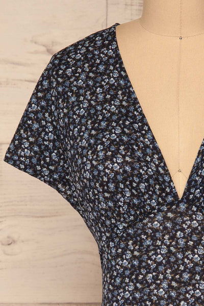 Torva Blue Floral Short Sleeved Crop Top | La petite garçonne front close-up