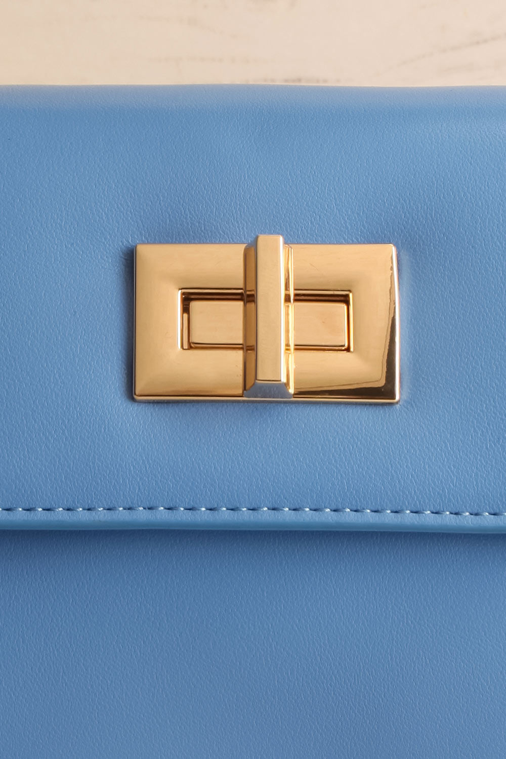 Tropique Blue Handbag w/ Crossbody Strap | La petite garçonne front close-up