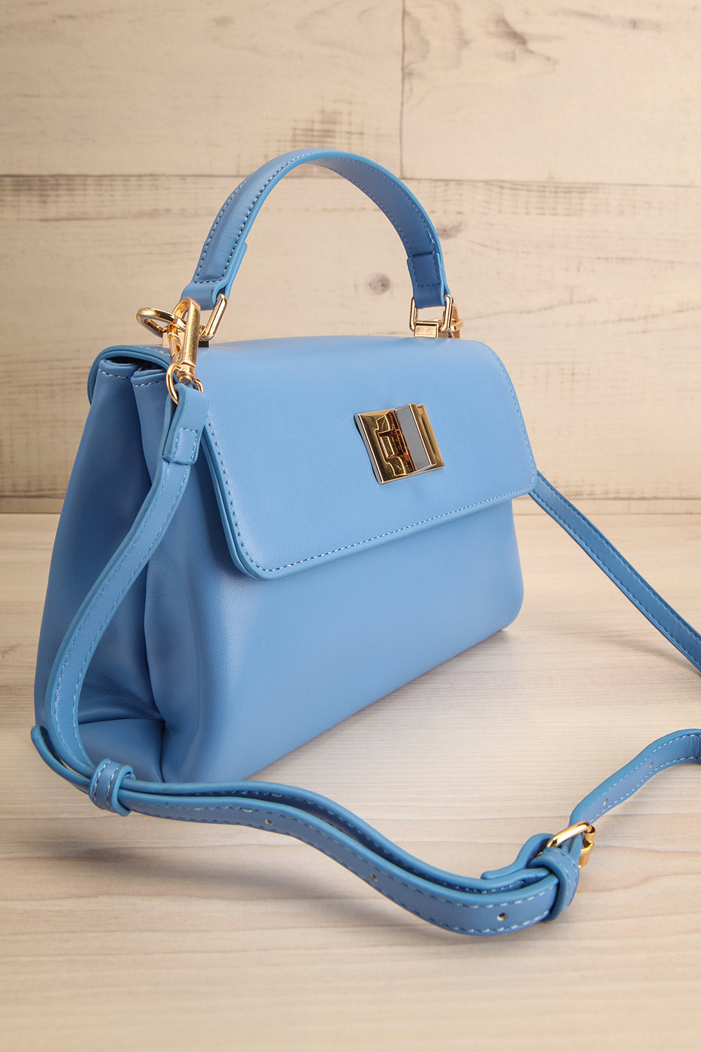 Tropique Blue Handbag w/ Crossbody Strap | La petite garçonne side view