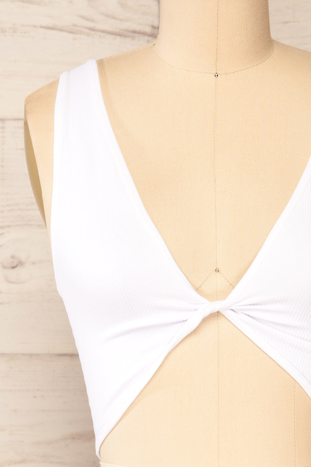 Twisty White Cropped Twisted Tank Top | La petite garçonne front twist close-up