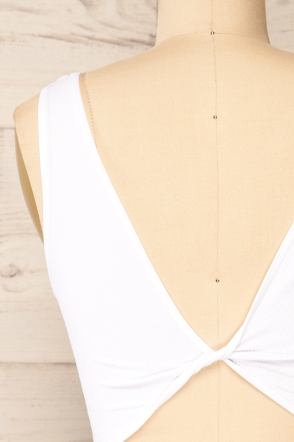 Twisty White Cropped Twisted Tank Top | La petite garçonne back twist close-up back twist close-up