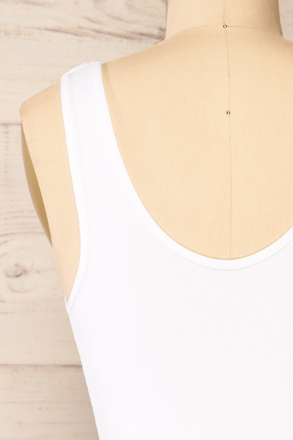 Twisty White Cropped Twisted Tank Top | La petite garçonne back close-up