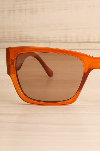 Tyrka Caramel Light Brown Sunglasses | La petite garçonne front close-up