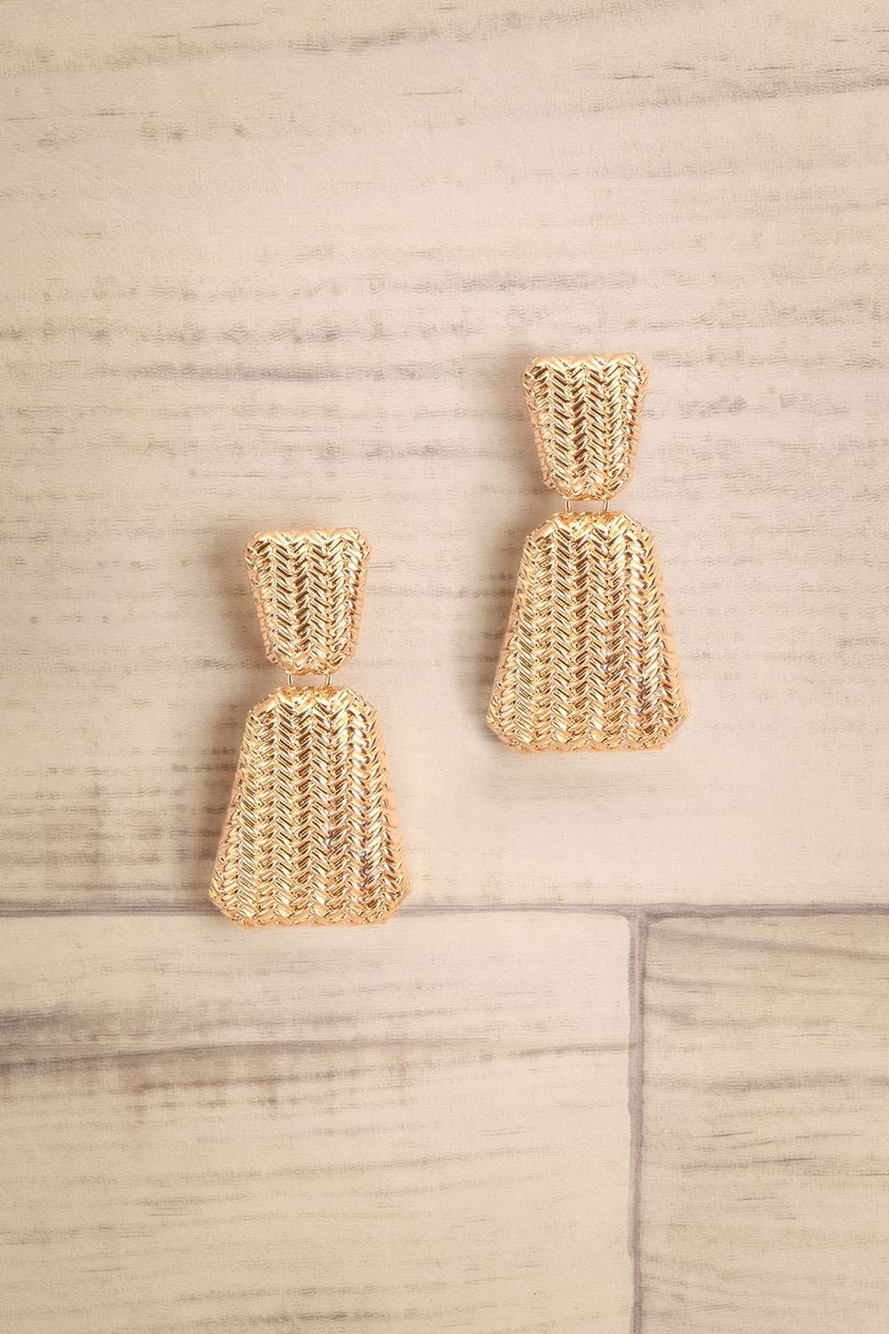 Ubilibet Textured Golden Pendant Earrings | La Petite Garçonne
