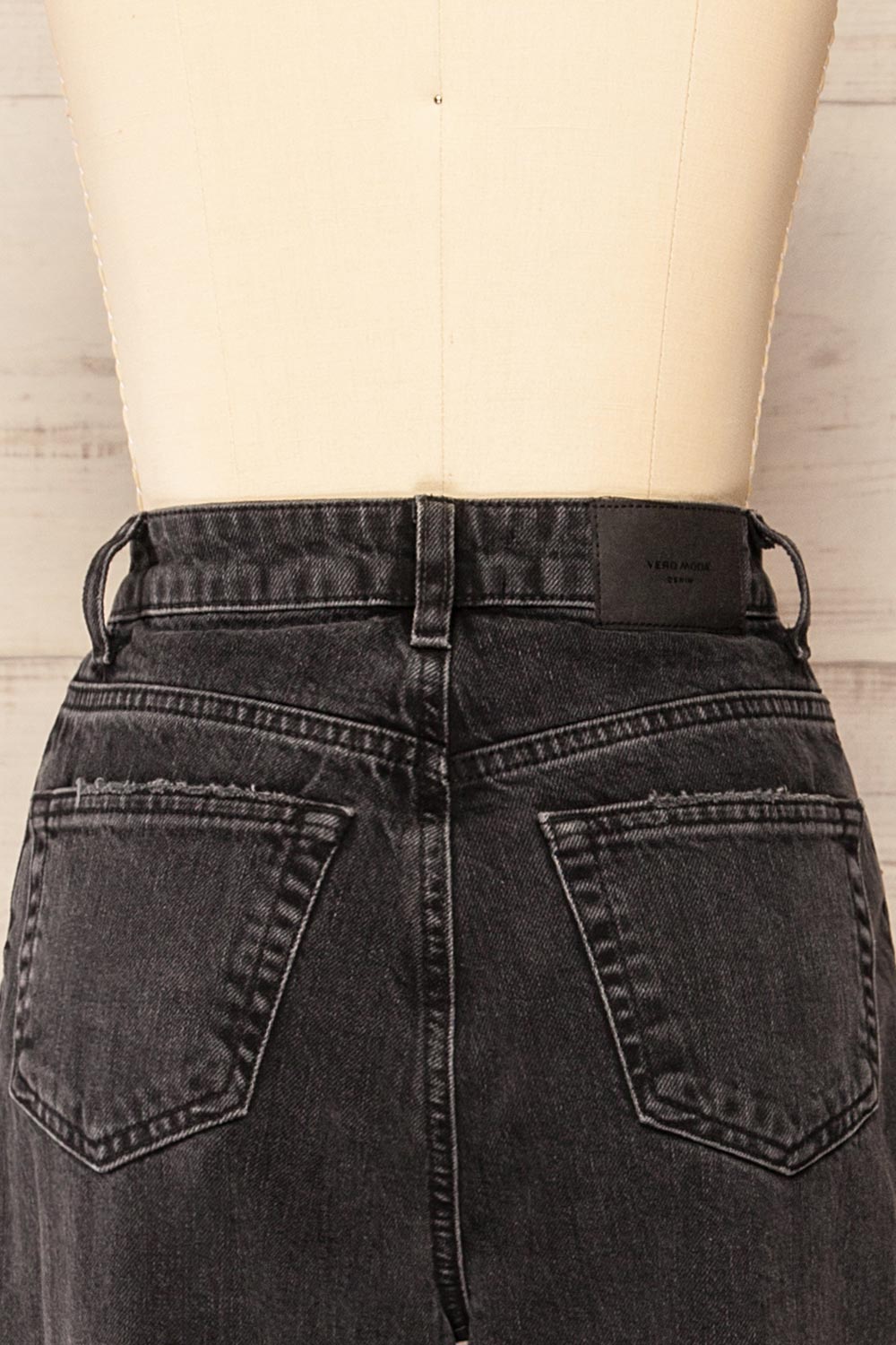 Ummarit High Waisted Mom Jeans | La petite garçonne back close-up