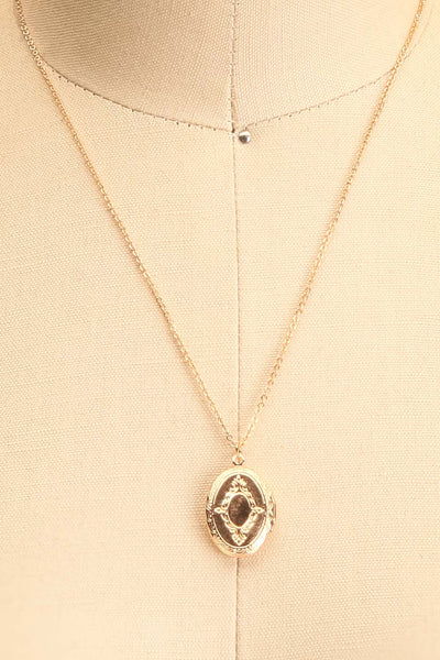 Uncatio Doré Golden Locket Pendant Necklace | Boutique 1861 6