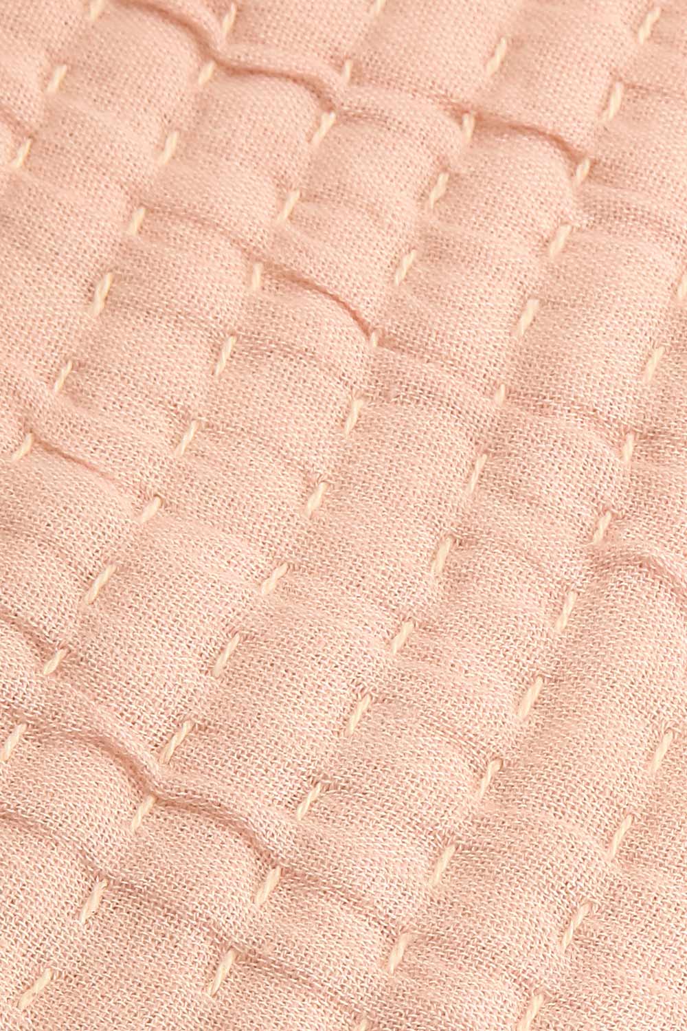 Unde Throw Pink Light Quilted Blanket w/ Fringes | La petite garçonne flat close-up