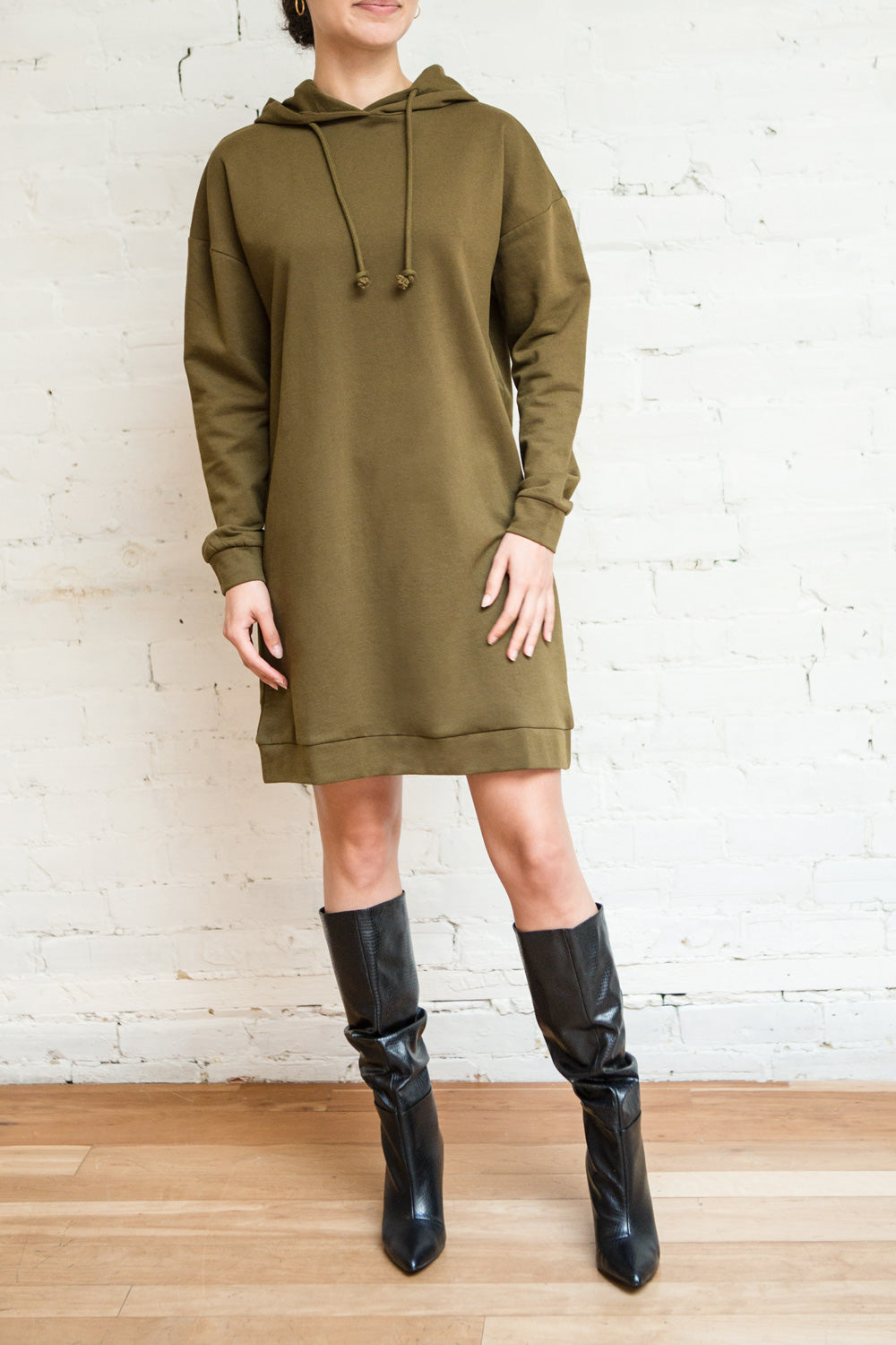 Utrec Olive Green Long Sleeve Hooded Dress | La petite garçonne model