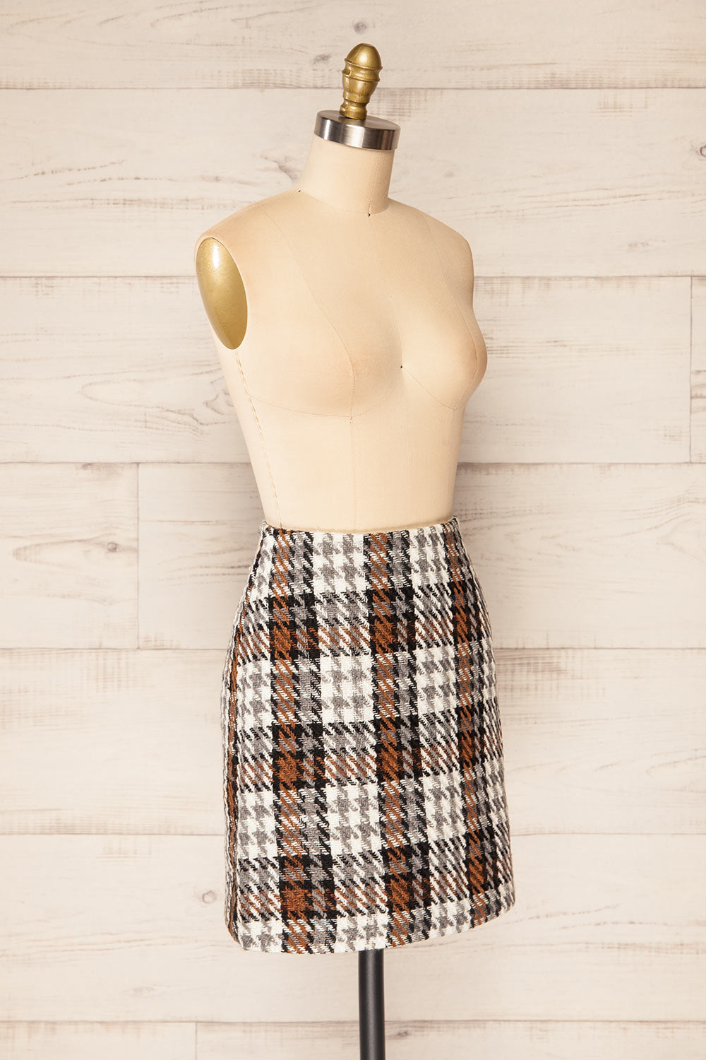 Utrera Short Houndstooth Skirt | La petite garçonne side view