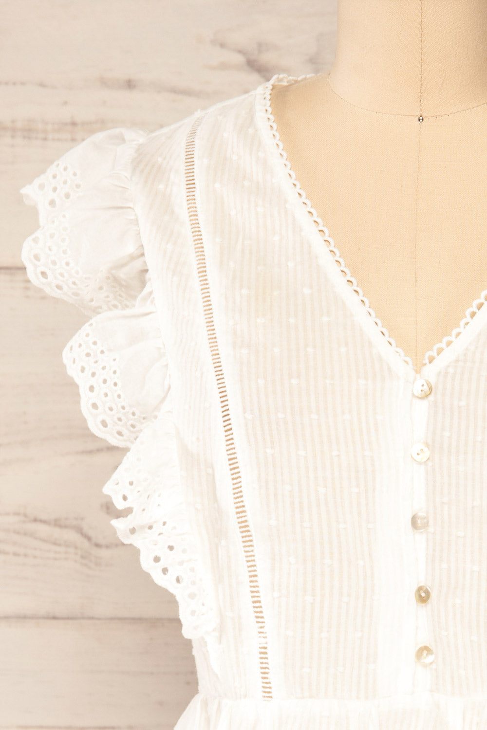 Vaals White Sleveleess V-Neck Blouse | La petite garçonne   front close-up