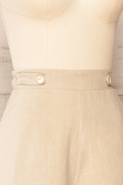 Valderice High-Waisted Shorts w/ Elastic Waist | La petite garçonne  side close-up