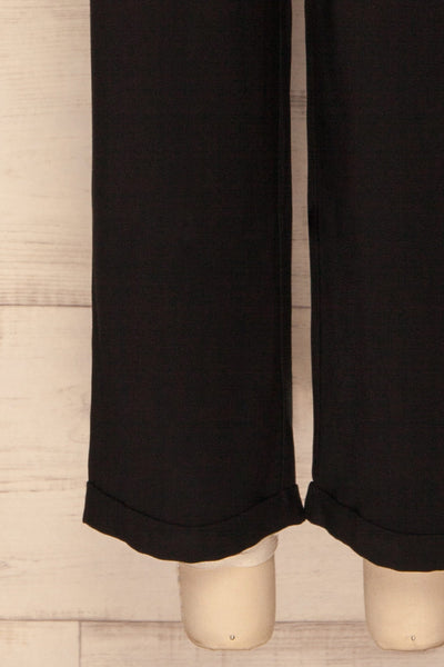 Varedo Poivre Black Pants | Pantalon Noir legs close up | La Petite Garçonne