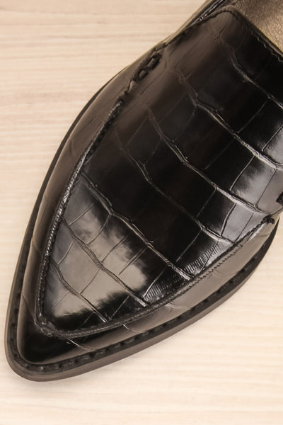 Villehardouin Black Textured Loafers | La petite garçonne flat close-up