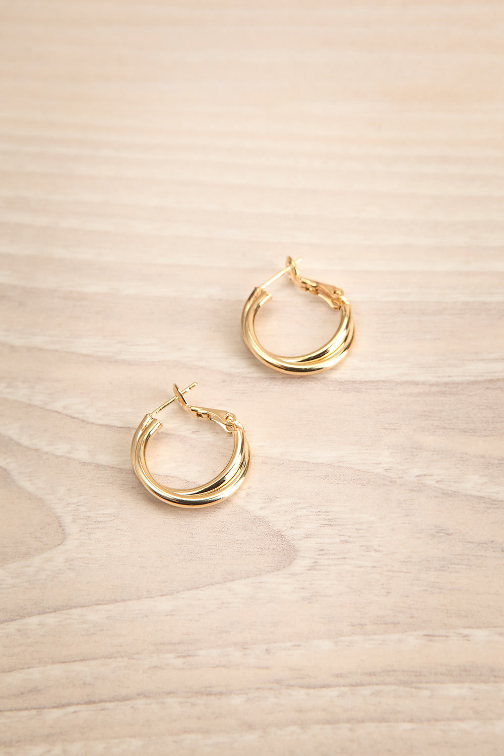 Visby Gold Twisted Hoop Earrings | La Petite Garçonne