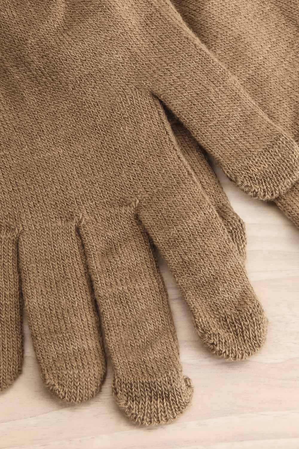Volans Khaki Finger Gloves | La petite garçonne close-up