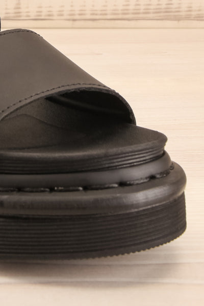 Voss Women's Leather Strap Sandals | La petite garçonne front close-up