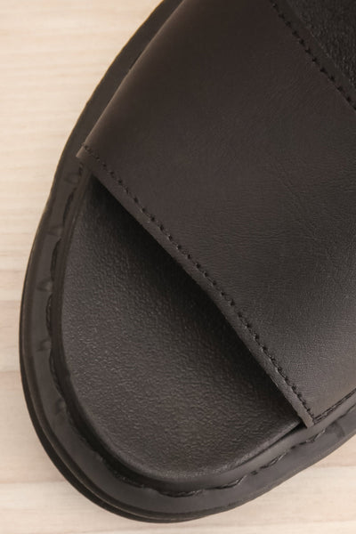 Voss Women's Leather Strap Sandals | La petite garçonne flat close-up