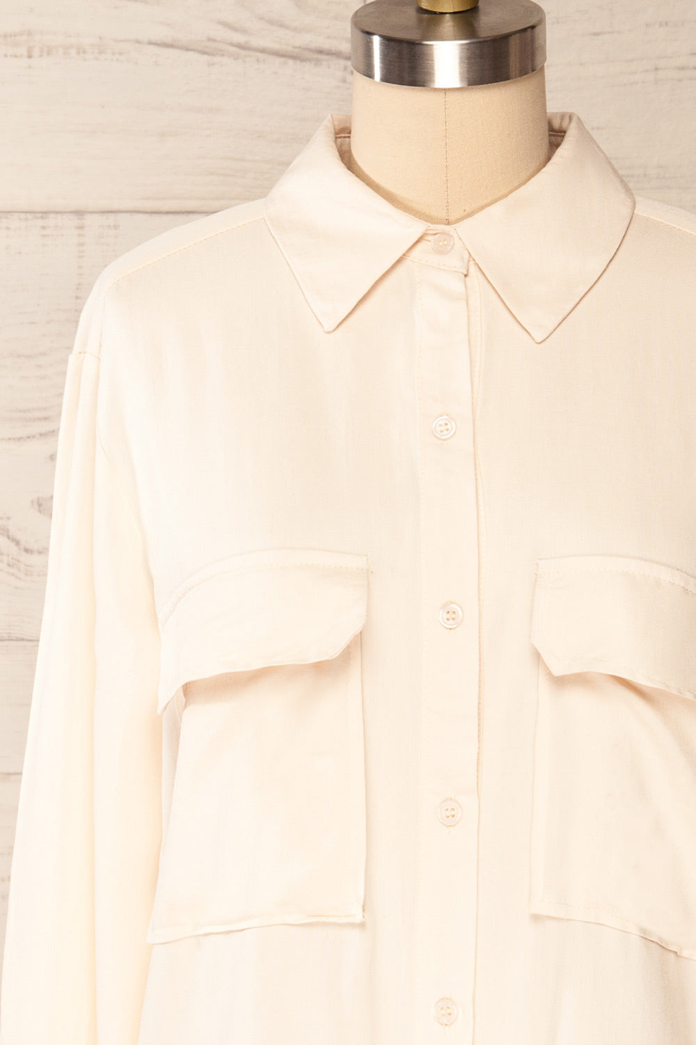 Vrawerty Long Sleeve Button-up Shirt w/ Pockets | La petite garçonne  front  close up