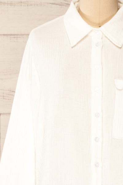 Vukovar White Oversized Button-Up Shirt w/ Pocket | La petite garçonne front close-up