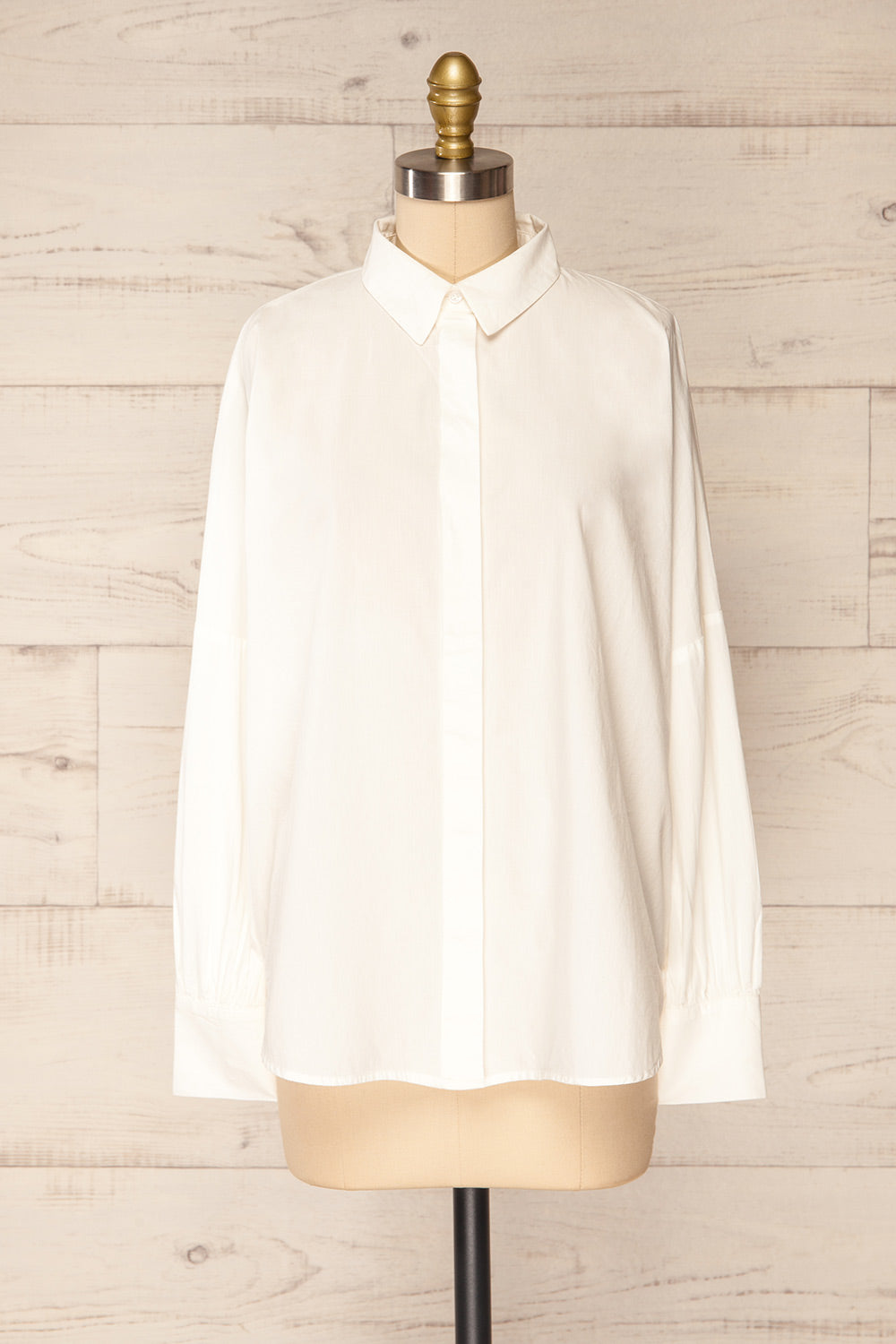 Vurtil White Oversized Button-Up Shirt | La petite garçonne front view