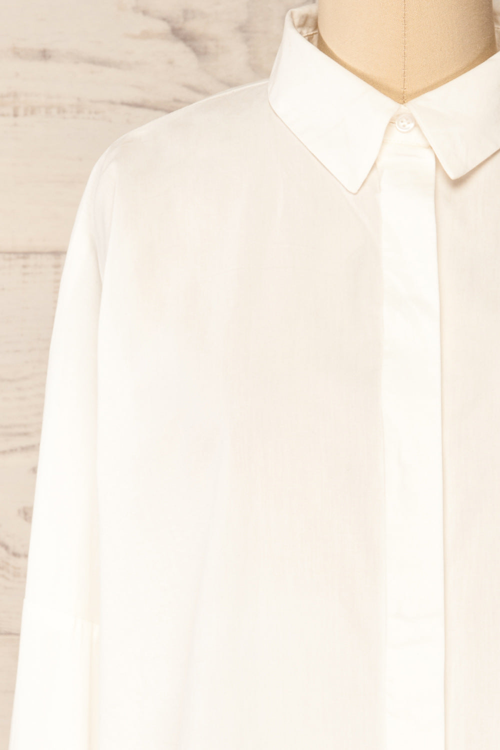 Vurtil White Oversized Button-Up Shirt | La petite garçonne front close-up