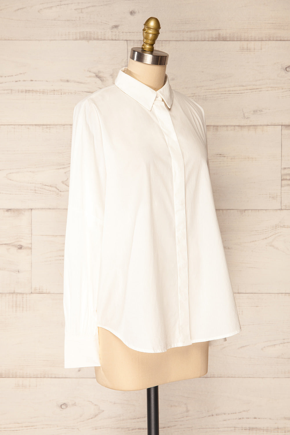 Vurtil White Oversized Button-Up Shirt | La petite garçonne side view