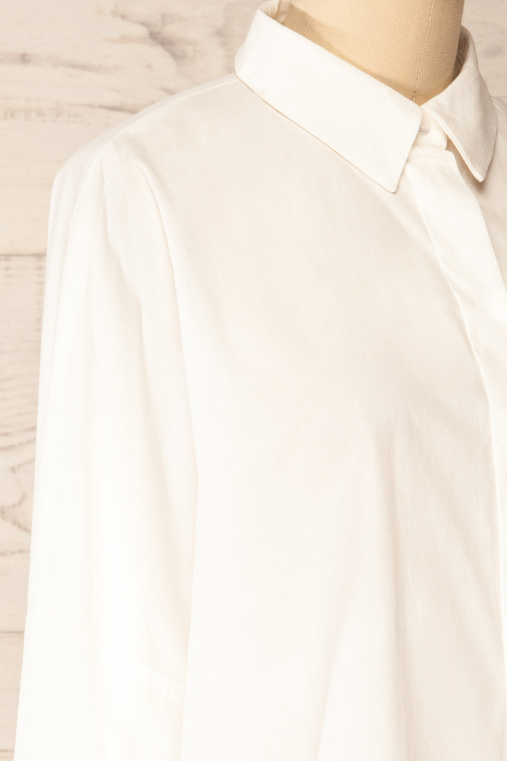 Vurtil White Oversized Button-Up Shirt | La petite garçonne side close-up