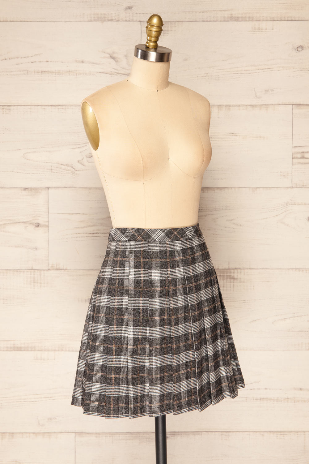 Westesw Charcoal Grey Short Pleated Plaid Skirt | La petite garçonne side view