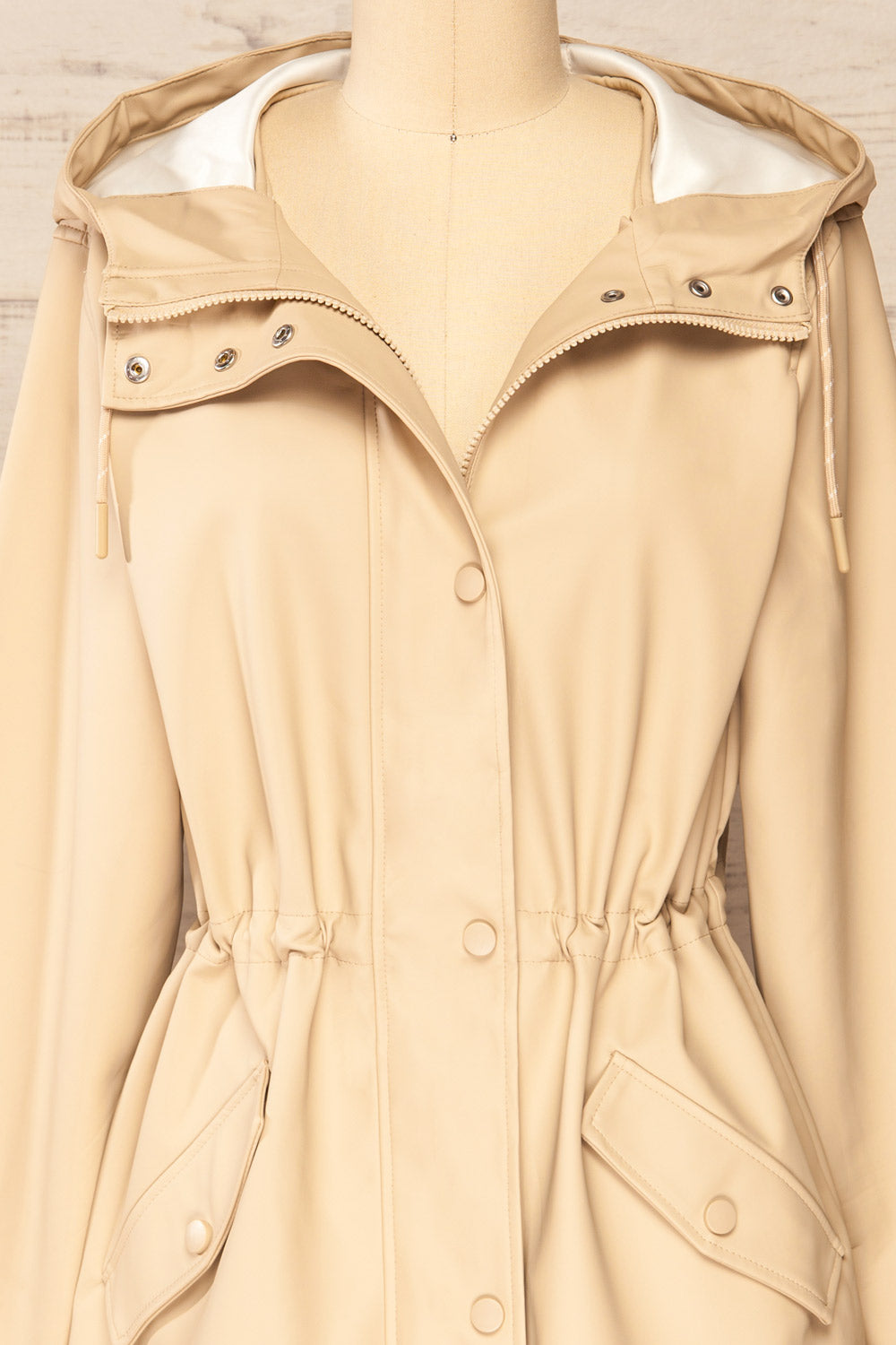 Xito Beige Raincoat w/ Waist Drawstring | La petite garçonne belt close-up