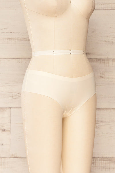 Yanik 3-Pack Seamless Mid-Rise Underwear | La petite garçonne beige side view