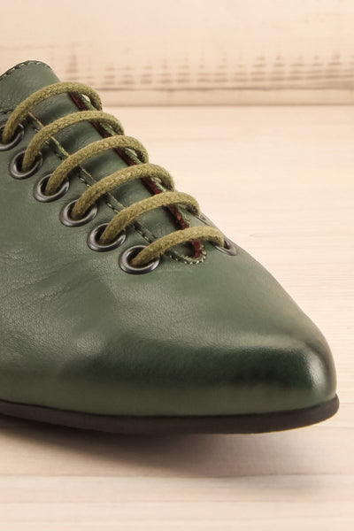 Yaqeta Green Flat Pointed Toe Shoes w/ Laces | La petite garçonne front close-up