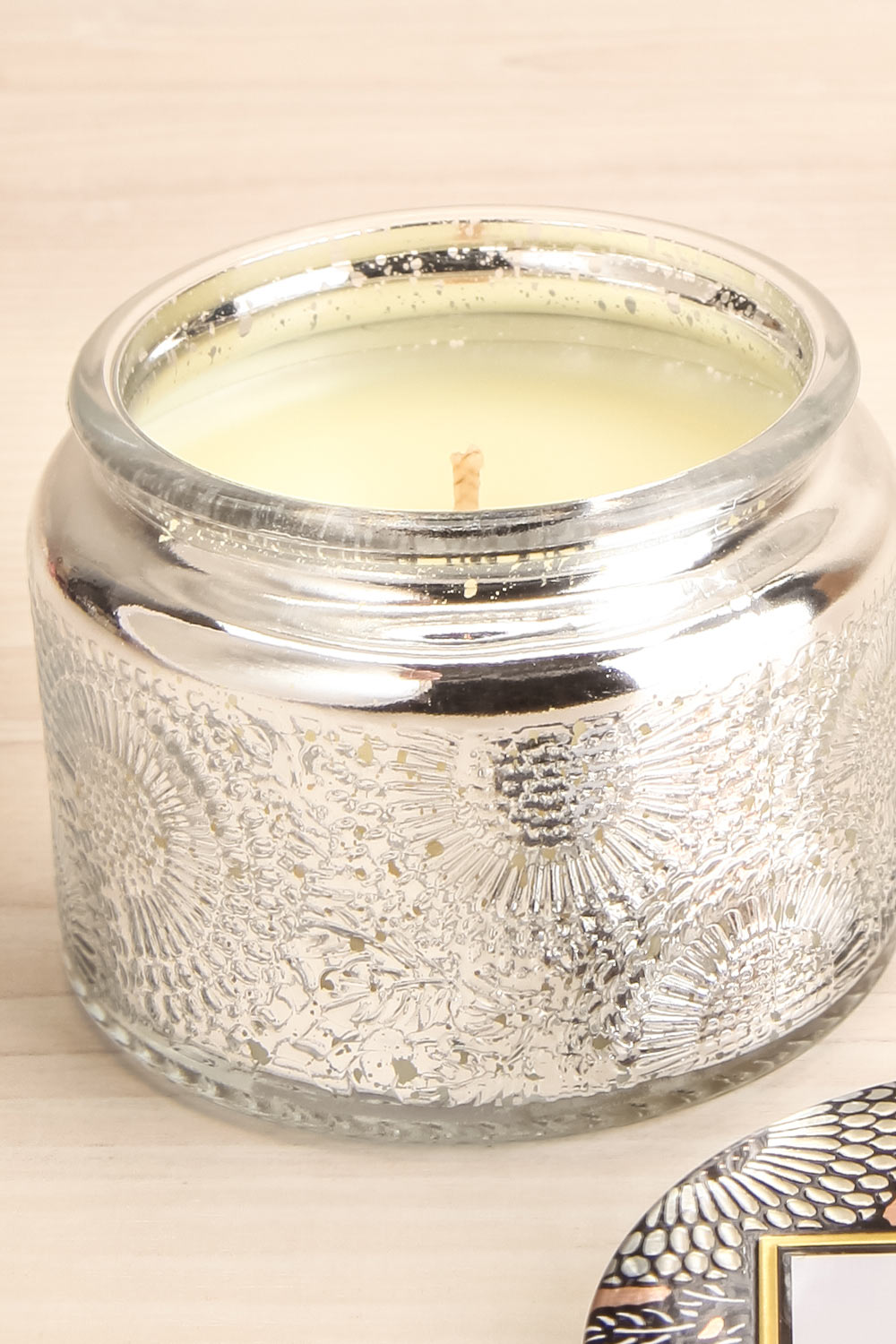 Small Jar Candle Yashioka Gardenia | La petite garçonne open close-up