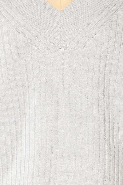 Yolande Blue V-Neck Ribbed Sweater | La petite garçonne fabric