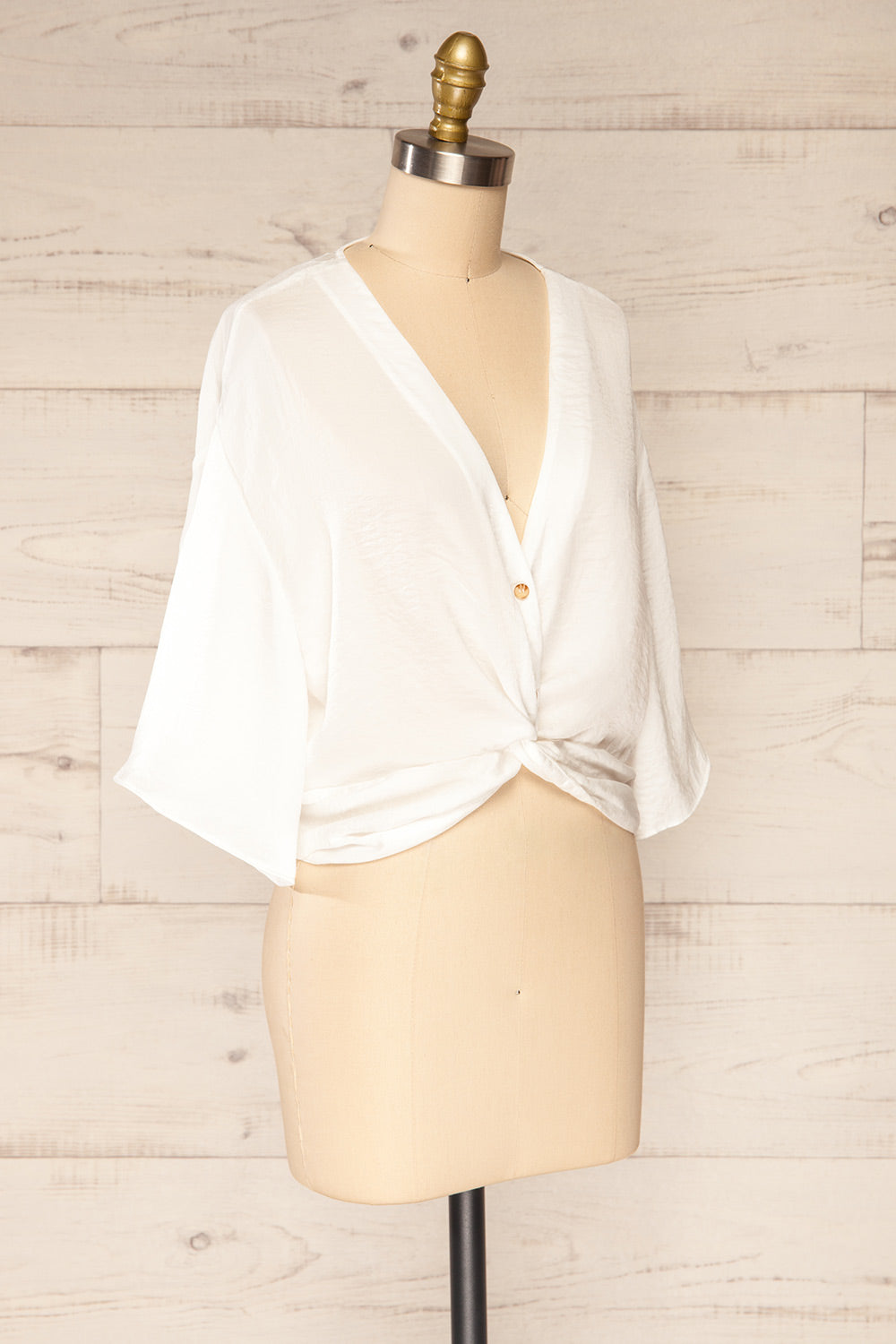 Yullo White Buttonned V-Neck Top | La petite garçonne  side view 