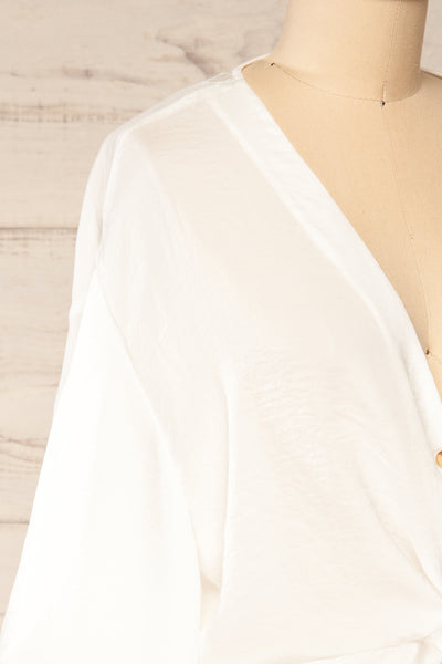 Yullo White Buttonned V-Neck Top | La petite garçonne  side close-up