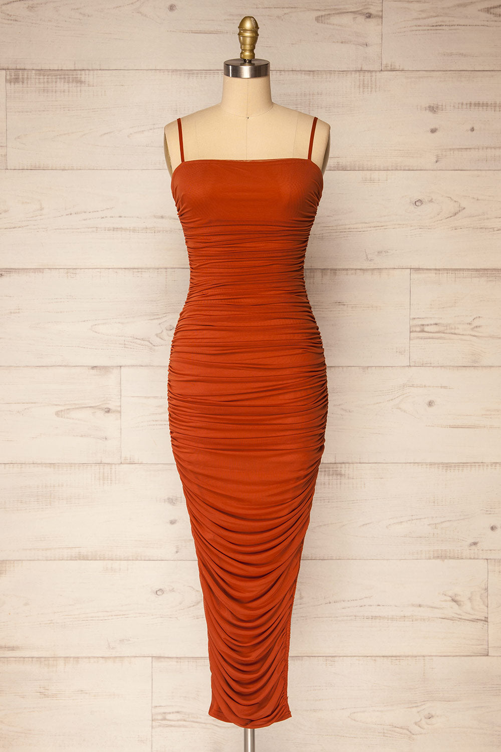 Yurtof Rust Fitted Ruched Midi Dress | La petite garçonne