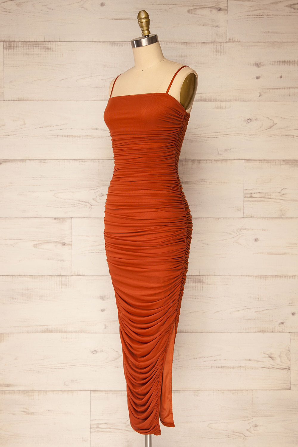  Yurtof Rust Fitted Ruched Midi Dress | La petite garçonne side view 