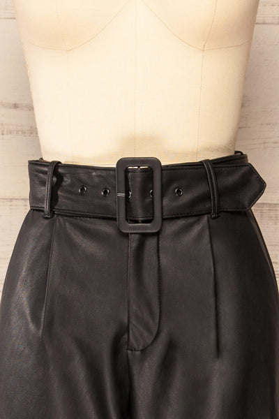 Zarylun High-waisted Faux Leather Pants w/ Belt | La petite garçonne front close-up
