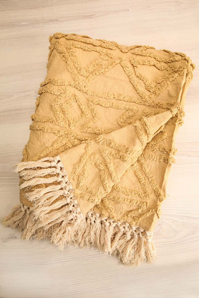 Zrenjanin Yellow Floral Pattern Knitted Blanket | La petite garçonne
